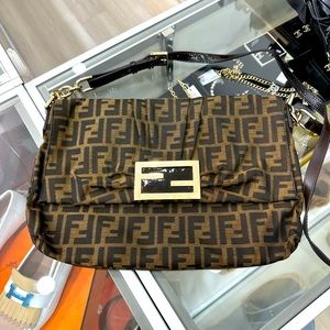 Used like new crossbody Fendi ,